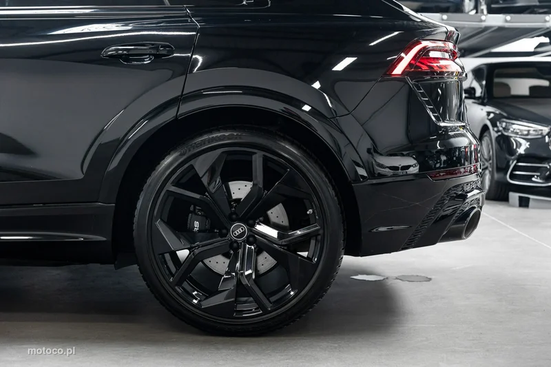 Audi RS Q8 11