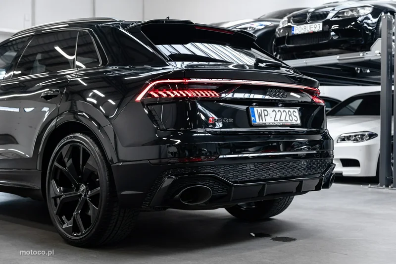Audi RS Q8 12