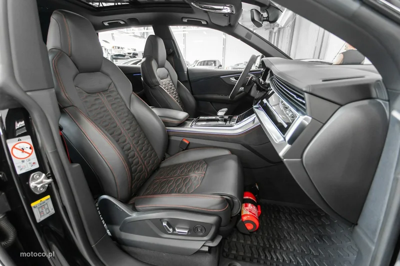 Audi RS Q8 18