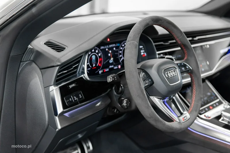 Audi RS Q8 26
