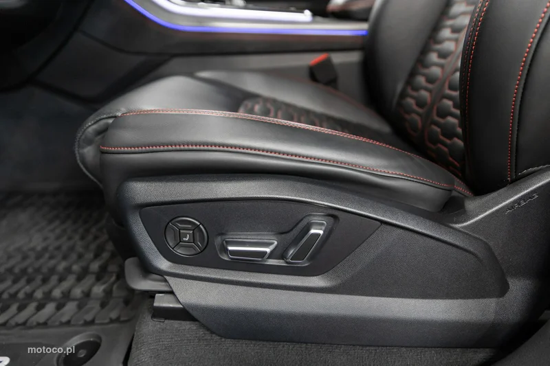 Audi RS Q8 30