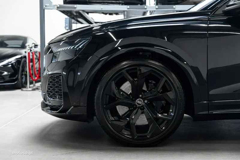 Audi RS Q8 10