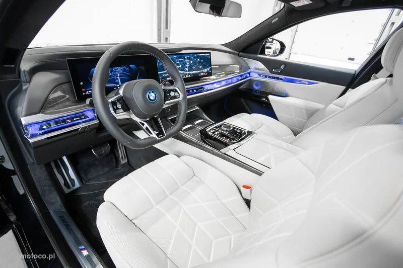 BMW M760 17