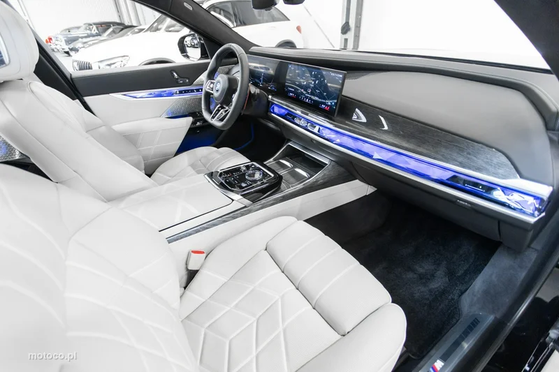 BMW M760 20