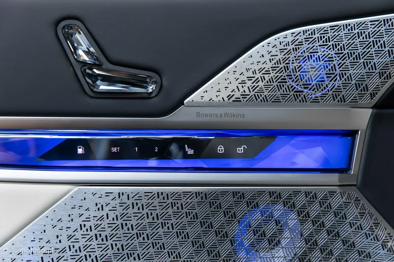 BMW M760 27
