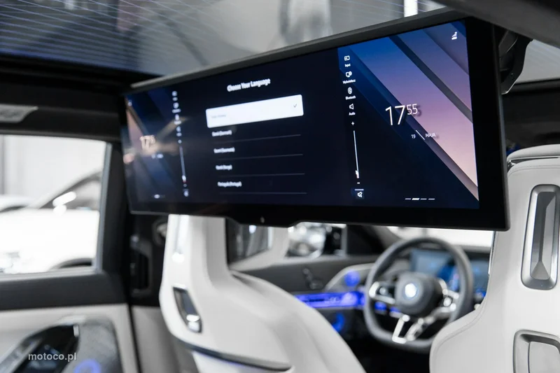 BMW M760 34