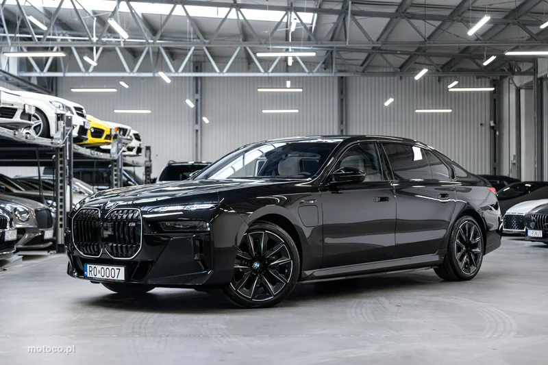 BMW M760 41