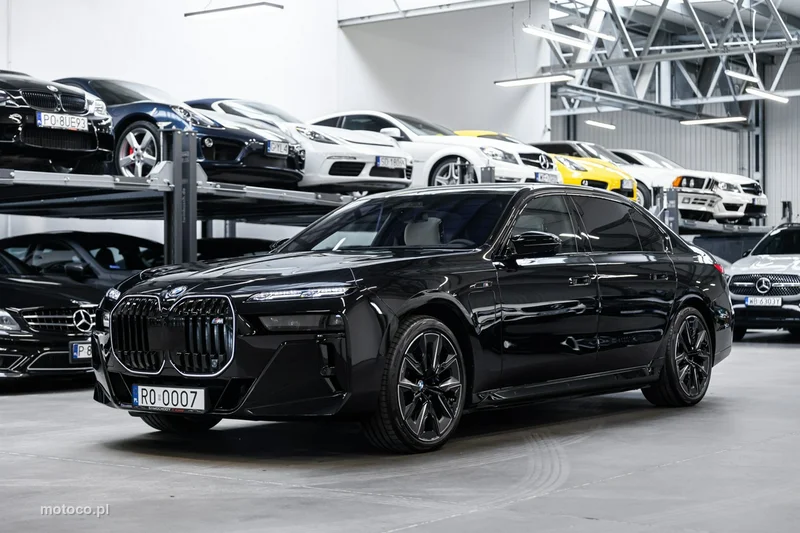 BMW M760 42