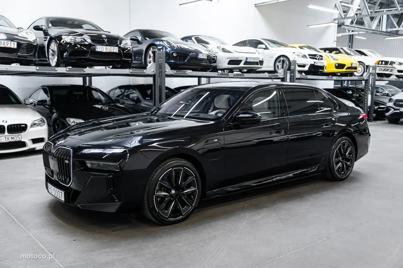 BMW M760 43