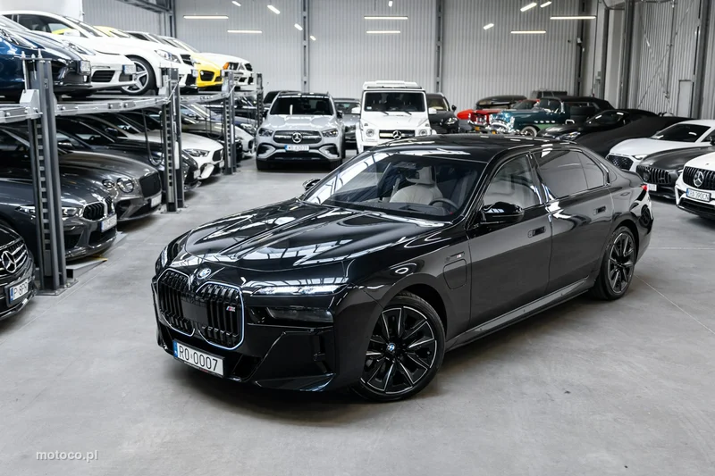 BMW M760 44