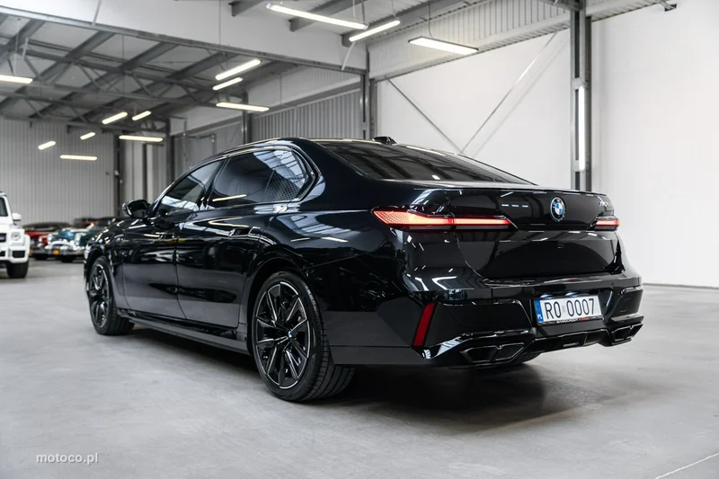 BMW M760 46