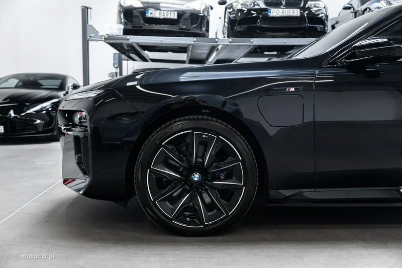 BMW M760 47