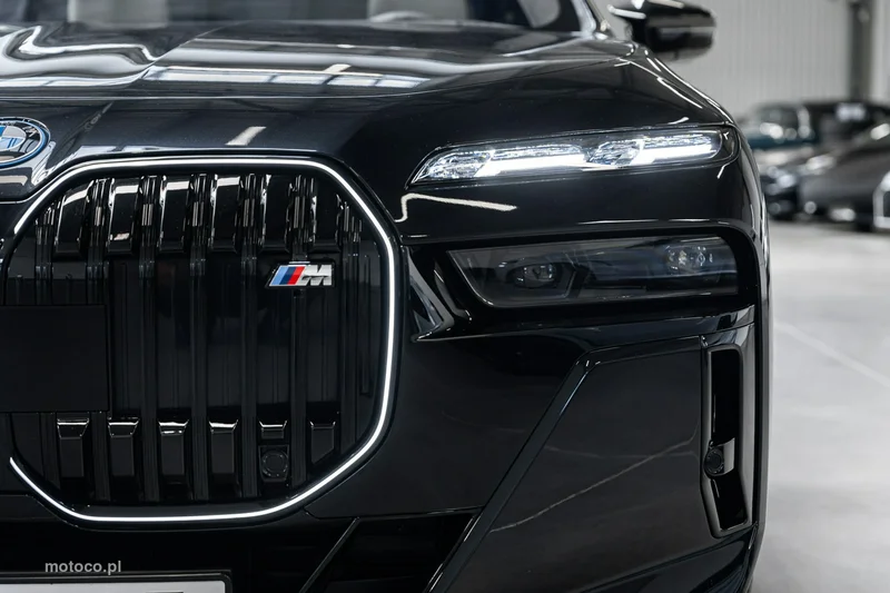 BMW M760 48