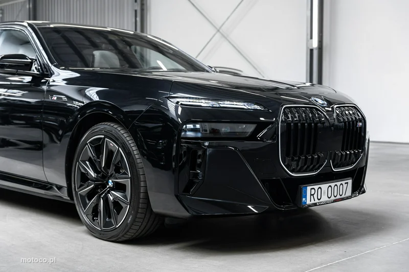 BMW M760 49