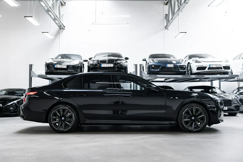 BMW M760 6