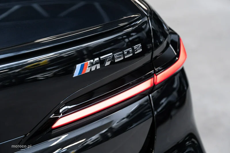 BMW M760 52