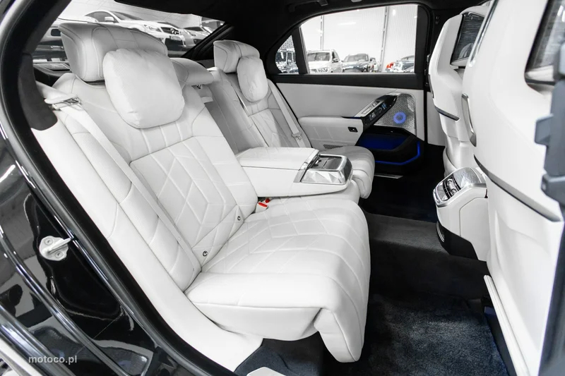 BMW M760 53