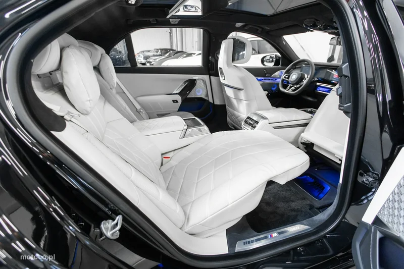 BMW M760 54