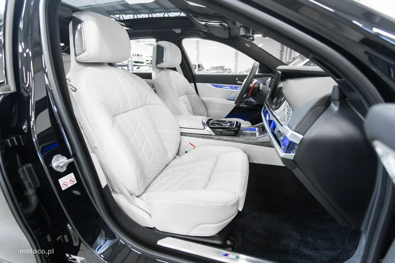 BMW M760 56