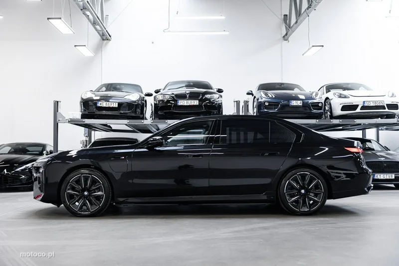 BMW M760 7