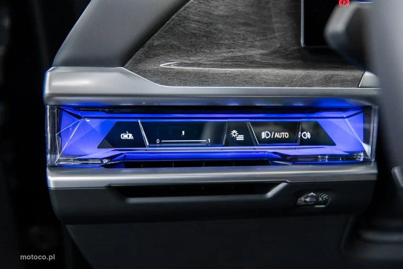 BMW M760 64