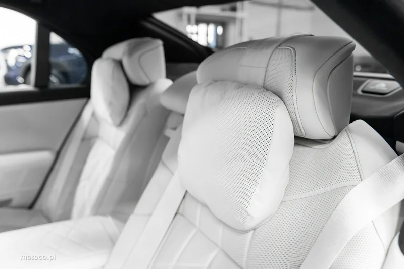 BMW M760 71