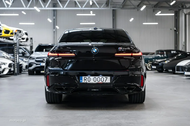 BMW M760 9