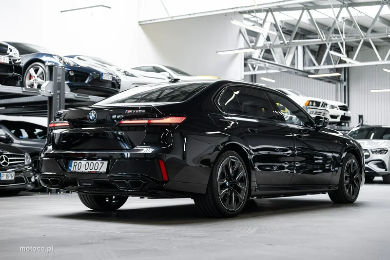 BMW M760 10