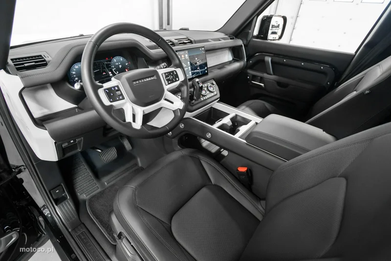 Land Rover Defender 16