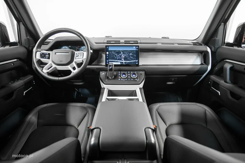 Land Rover Defender 18