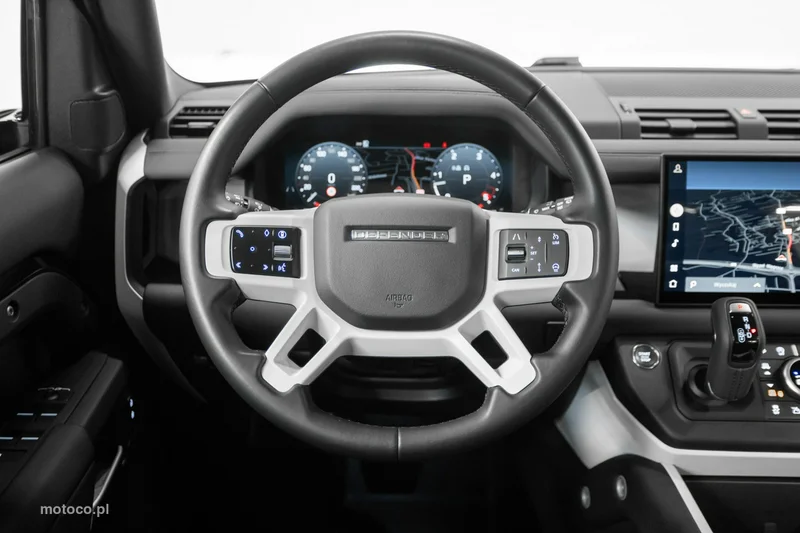 Land Rover Defender 19