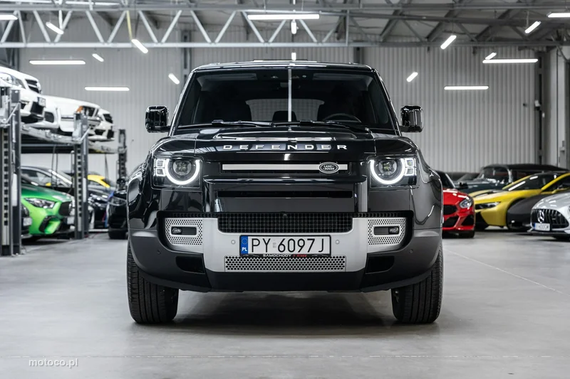 Land Rover Defender 3