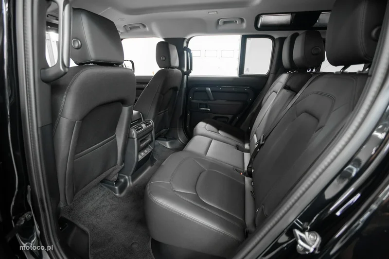 Land Rover Defender 29