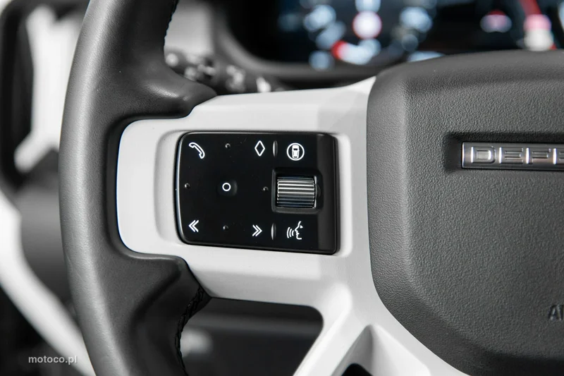 Land Rover Defender 48