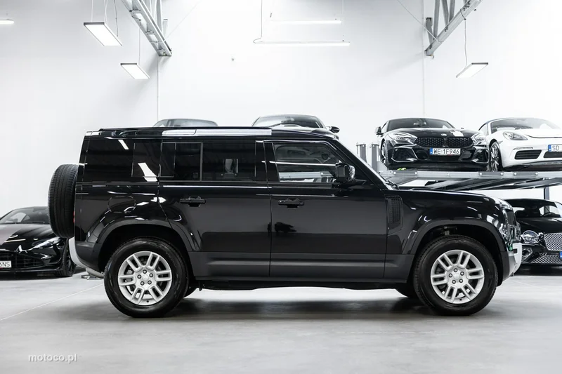 Land Rover Defender 6