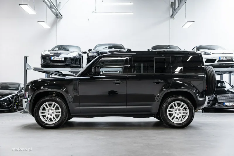 Land Rover Defender 7