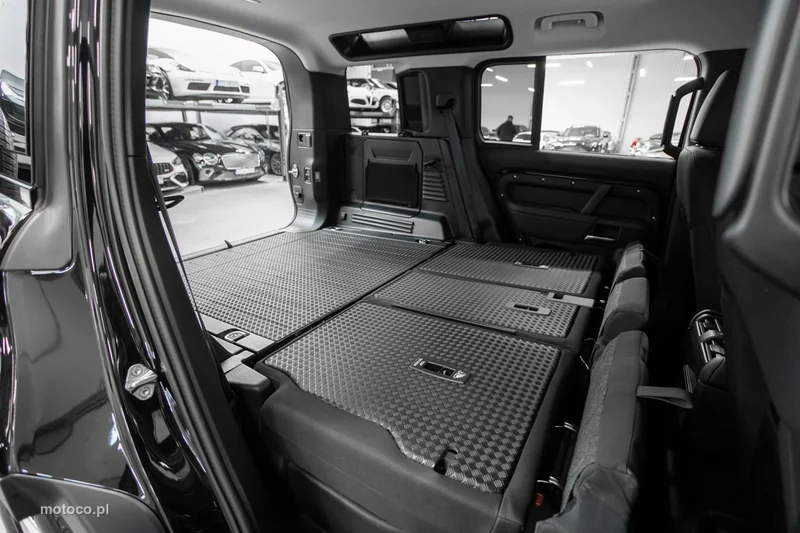 Land Rover Defender 61