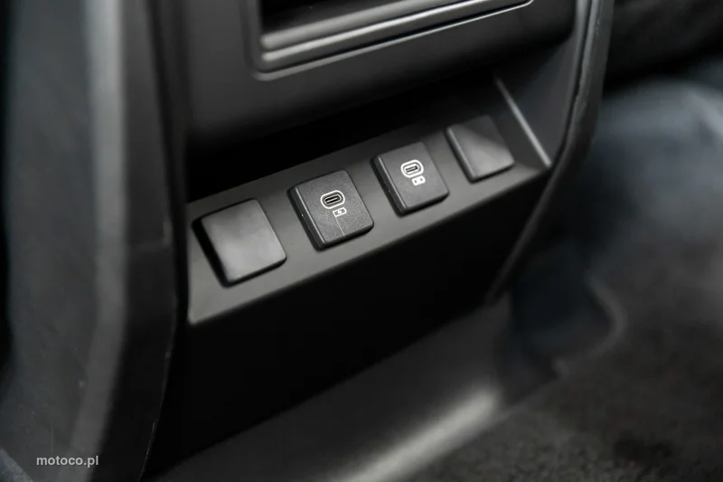 Land Rover Defender 62