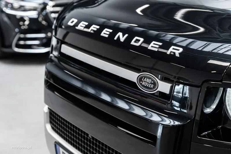 Land Rover Defender 63