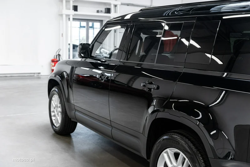 Land Rover Defender 67