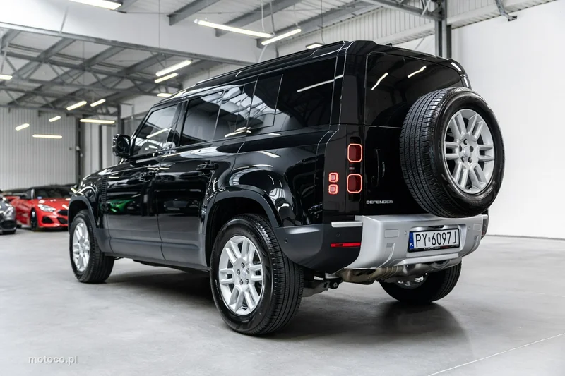 Land Rover Defender 8