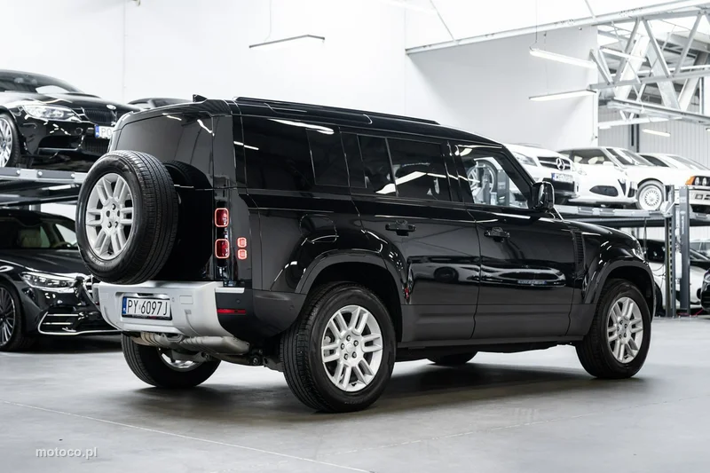 Land Rover Defender 10