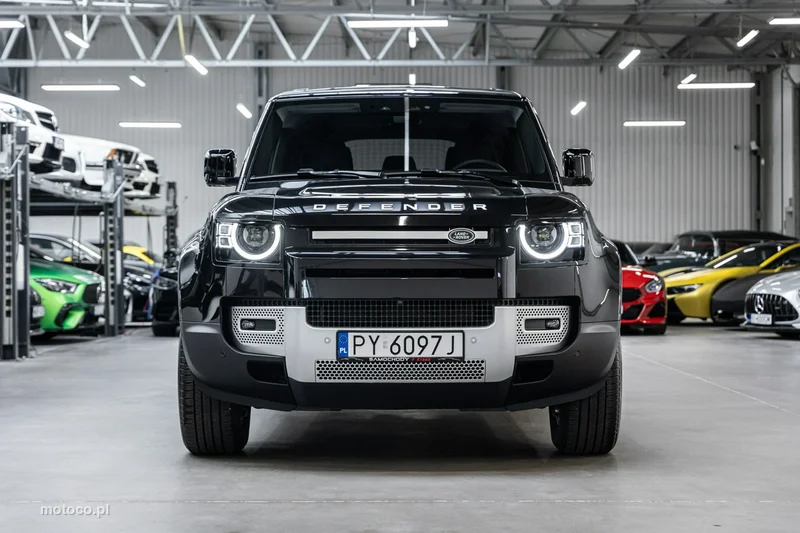 Land Rover Defender 3