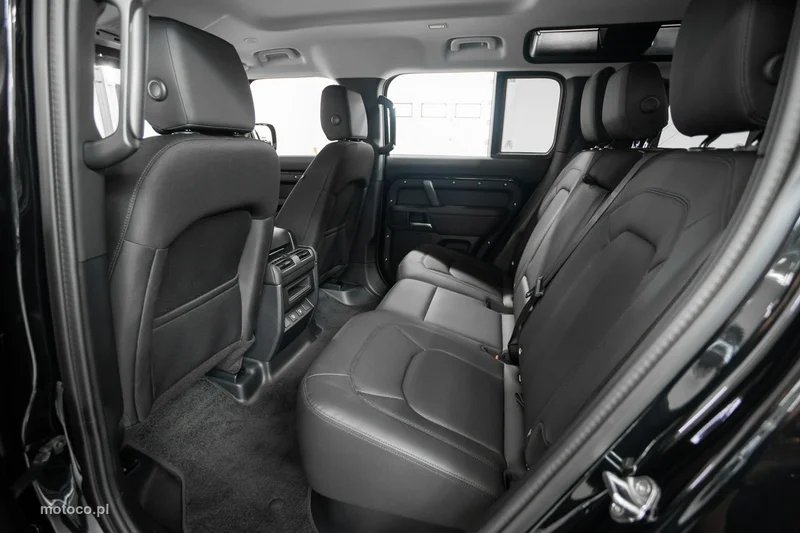 Land Rover Defender 29
