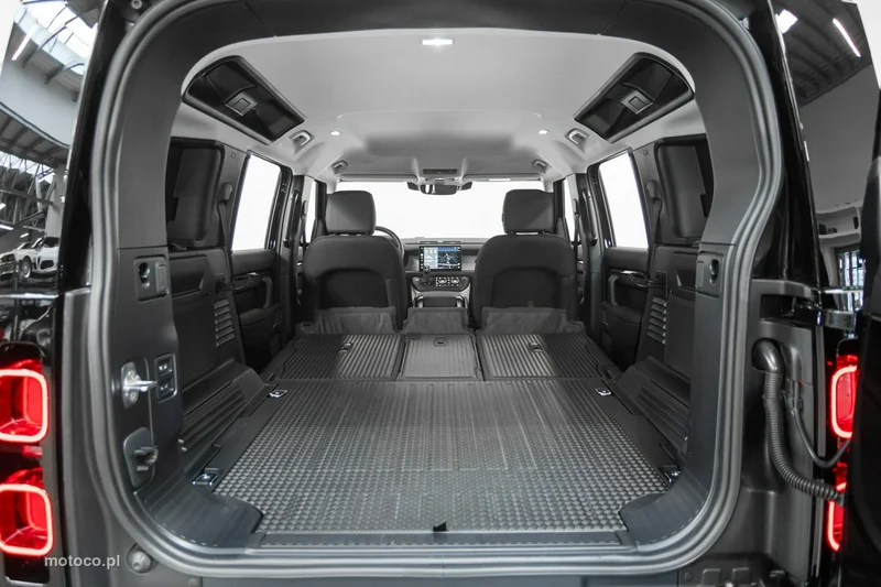 Land Rover Defender 32