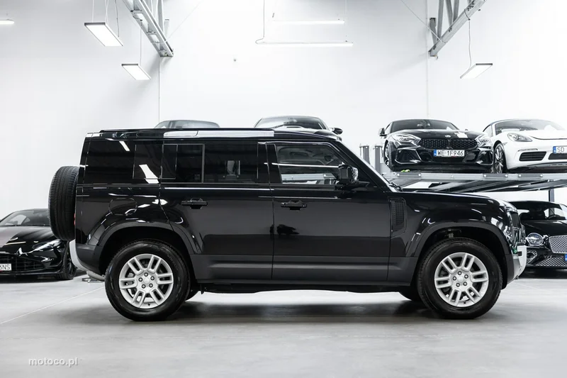 Land Rover Defender 6