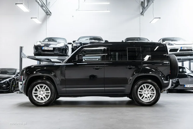 Land Rover Defender 7