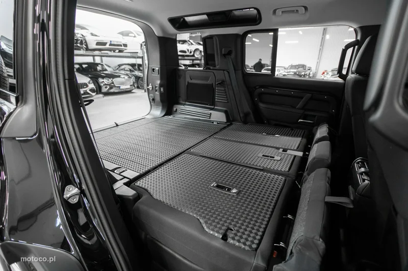 Land Rover Defender 61