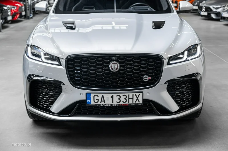 Jaguar F-Pace 11