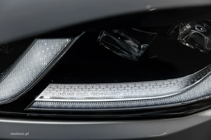 Jaguar F-Pace 13